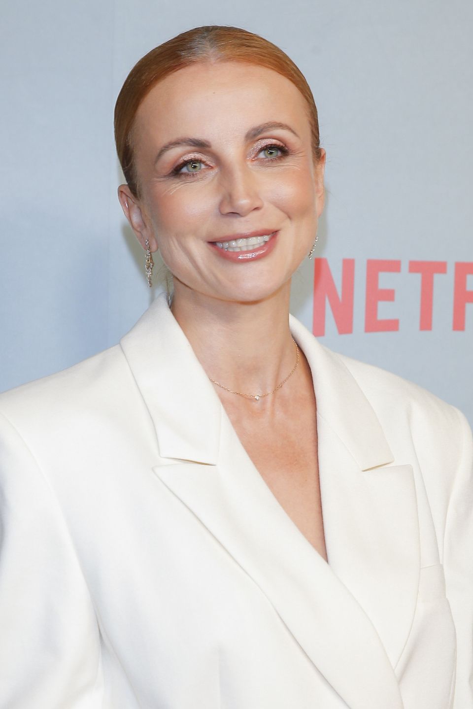 damskie, kobieta, kolczyki srebrne, makijaż wieczorowy, Netflix, pokaz filmu, pokaz przedpremierowy, Pokaz przedpremierowy filmu "Znachor", portret, Znachor