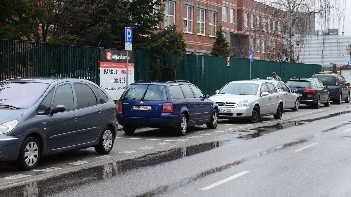Tak parkować akurat nie można. Pamiętajcie - zawsze przodem do kierunku jazdy.