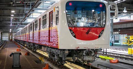 Warszawa. Stare wagony metra przechodzą remont