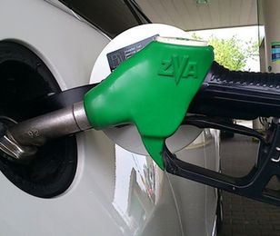 Kontrole na stacjach paliw. W wielu punktach wykryto nieprawidłowości