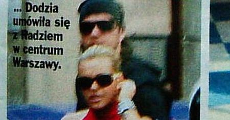 Radek trzyma Dodę za biust!