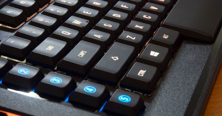 SteelSeries Apex M800 – miecz świetlny wśród mechanicznych klawiatur