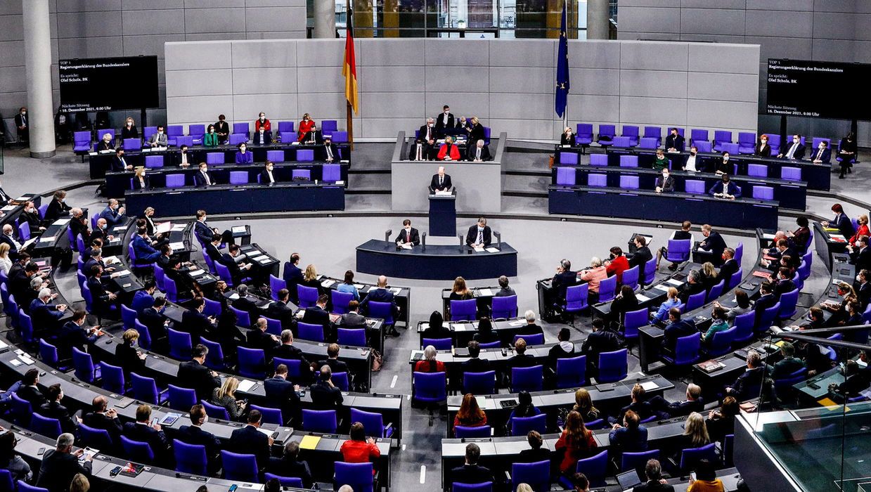 Niemcy: Bundestag omawia środki redukcji kosztów energii.