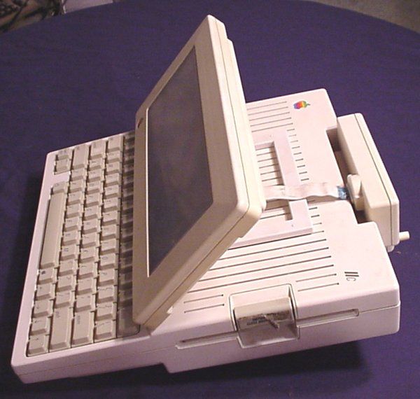 Apple Iic Flat Panel Display zamieniał komputer Apple IIc w naprawdę przenośną maszynę.
