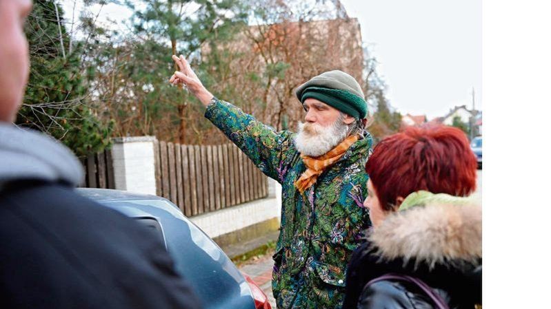 Ojciec dziecka nie chciał wpuścić do domu pracowników MOPR-u i policji