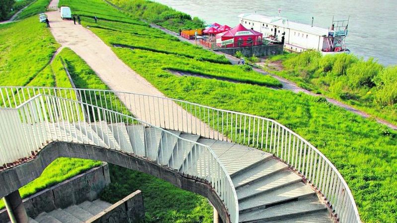 Nie ma co myśleć o kąpieli w Wiśle - jest zabroniona