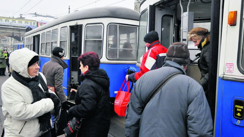 Miejscem pracy asystentów osób starszych będą przystanki pod Halą Targową