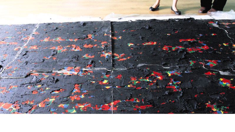 Podczas demontażu dzieło Tarasewicza się rozsypało.