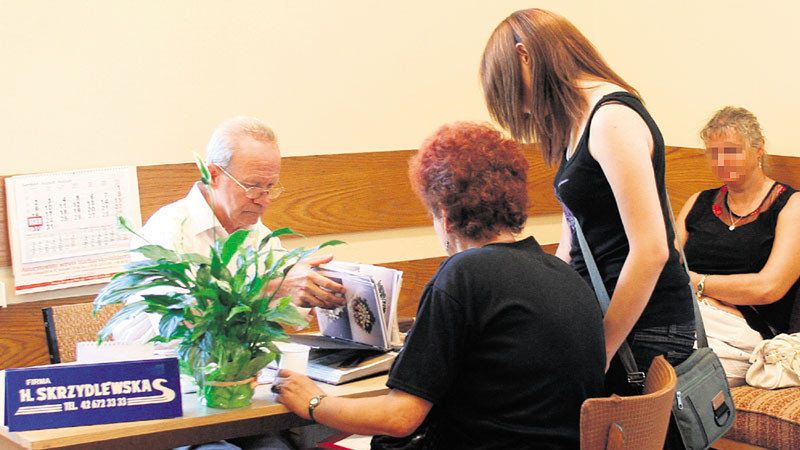 Stanowiska firmy H. Skrzydlewska łatwo pomylić z biurkami pracowników USC