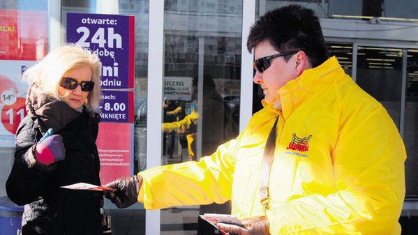 Pod marketem działacze Solidarności rozdawali ulotki