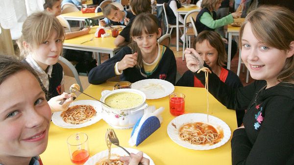 Stołówki szkolne jednak zostają. Rodzice odetchnęli z ulgą