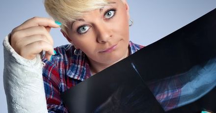 Jedna na pięć kobiet trzy razy doświadcza złamania, zanim lekarze rozpoznają u niej osteoporozę