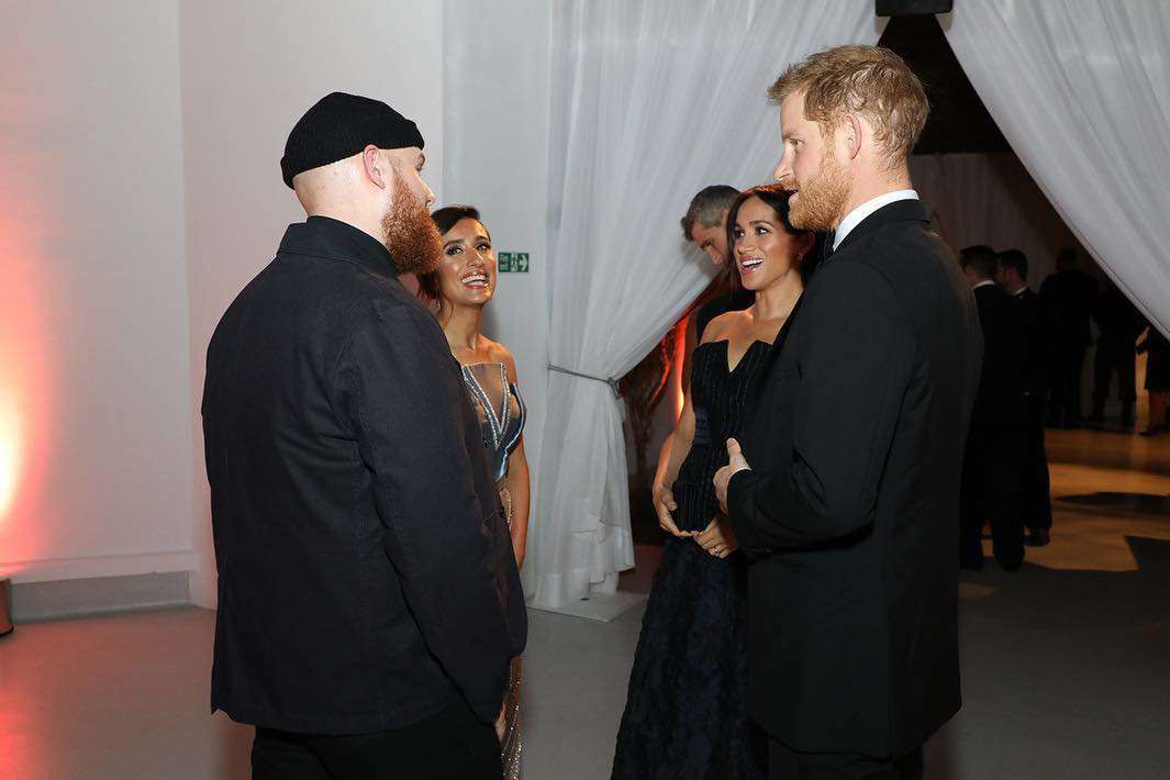Tom Walker z Meghan Markle i księciem Harrym