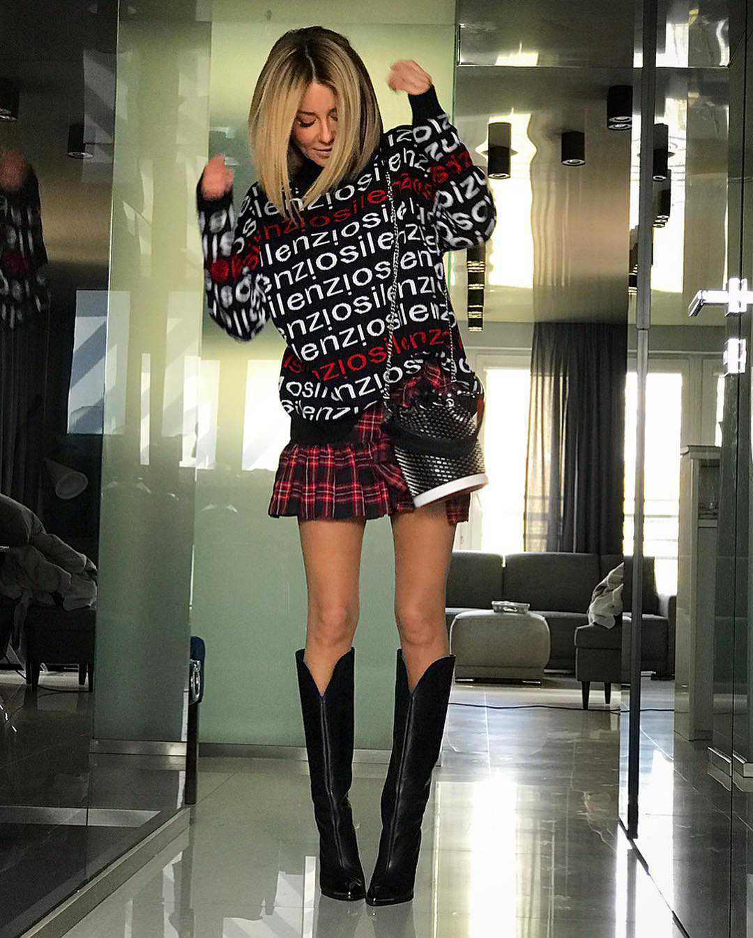 Małgorzata Rozenek w seksownej mini i kowbojkach
