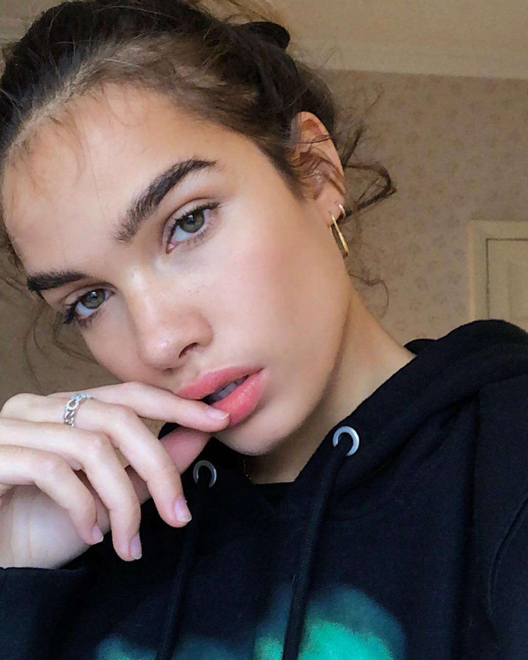 Hana Cross i Brooklyn Beckham są parą