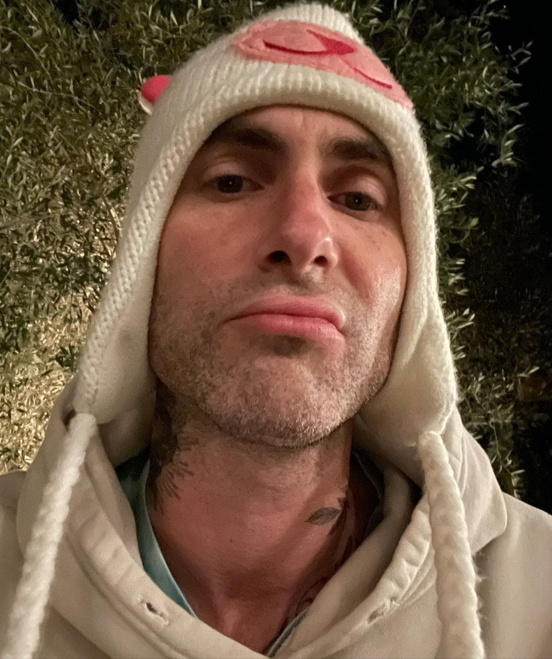 Adam Levine. Zrobił sobie tatuaż na twarzy! Fot. Instagram