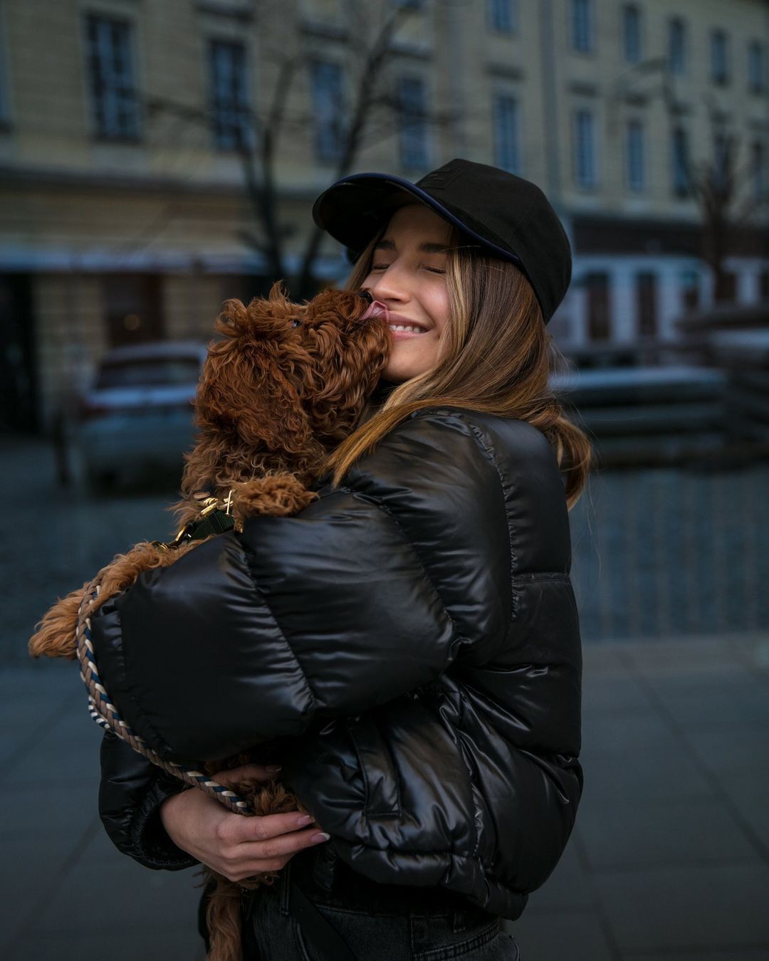 Julia Wieniawa z psem