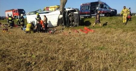 Tragiczny wypadek w Lechowie: Jedna osoba zginęła, 15 rannych w wypadku busa z młodymi piłkarzami