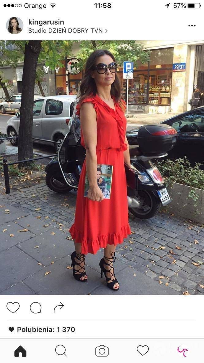 Stylizacja Kingi Rusin w czerwonej sukience
