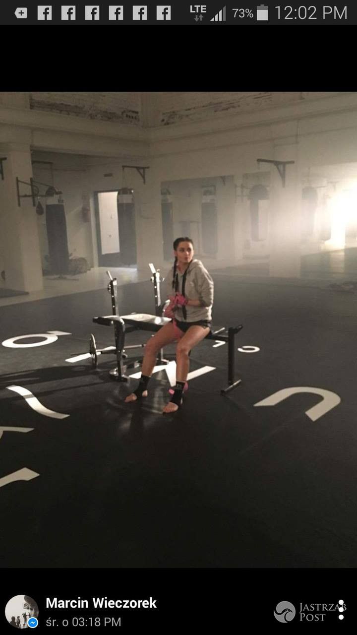 Ewelina Lisowska z rękawicami bokserskimi