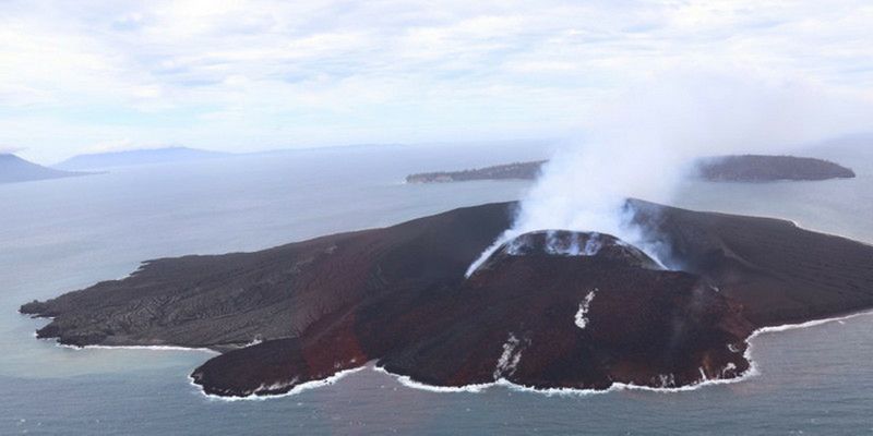 Wulkan Anak Krakatau wybucha ponownie, władze wprowadzają alarm