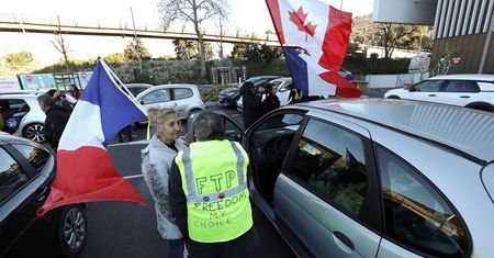 Francja: Policja buduje barykady w centrum Paryża, aby zatrzymać konwój ciężarówek