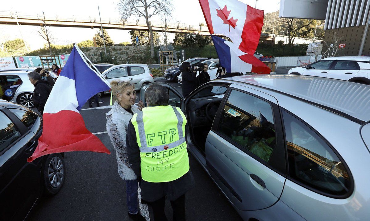 Francja: Policja buduje barykady w centrum Paryża, aby zatrzymać konwój ciężarówek