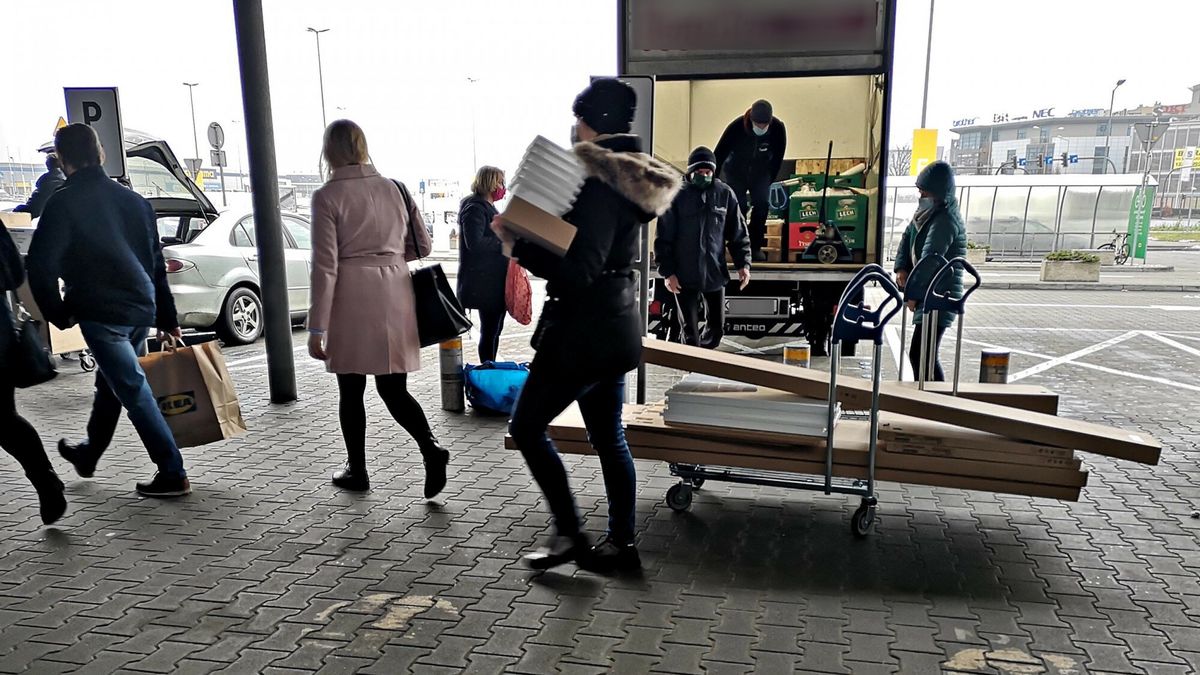 Ikea to jedno z miejsc, w których co weekend nie brakuje ludzi. Podobnie będzie w nadchodzącą niedzielę handlową