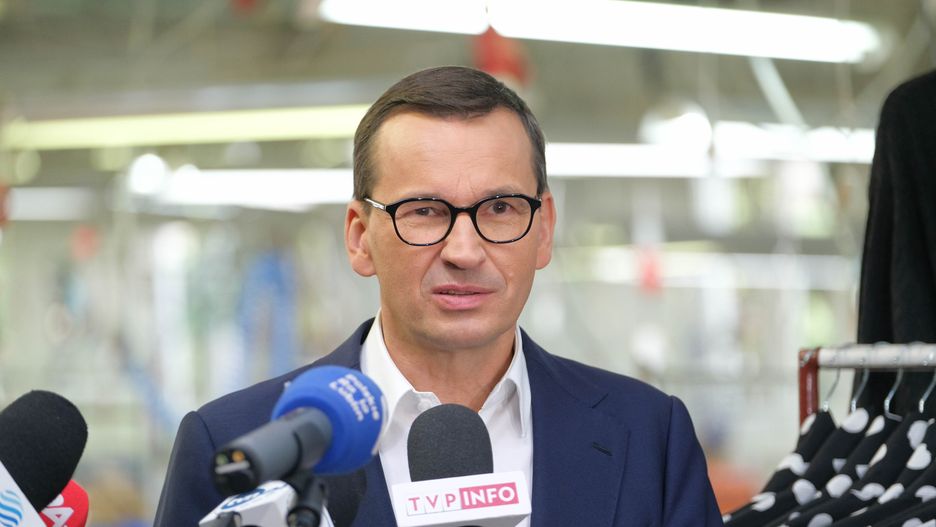 Mateusz Morawiecki
Bia�a Podlaska, 05.09.2022. Premier Mateusz Morawiecki podczas wizyty w firmie Bialcon S.A. w Bia�ej Podlaskiej, 5 bm. Premier Mateusz Morawiecki odwiedza wojew�dztwo mazowieckie, lubelskie i podlaskie w ramach akcji "#BEZPIECZNAPOLSKABEZPIECZNIPOLACY". (jm) PAP/Mateusz Marek
Mateusz Marek
#BEZPIECZNAPOLSKABEZPIECZNIPOLACY, Bezpieczna Polska, bezpieczni Polacy, konferencja, KPRM, polityk, polityka, premier, wizyta, akcja, objazd krajku, firma, odzie�, odzie�owa, szwaczki, zak�ad przemys�owy