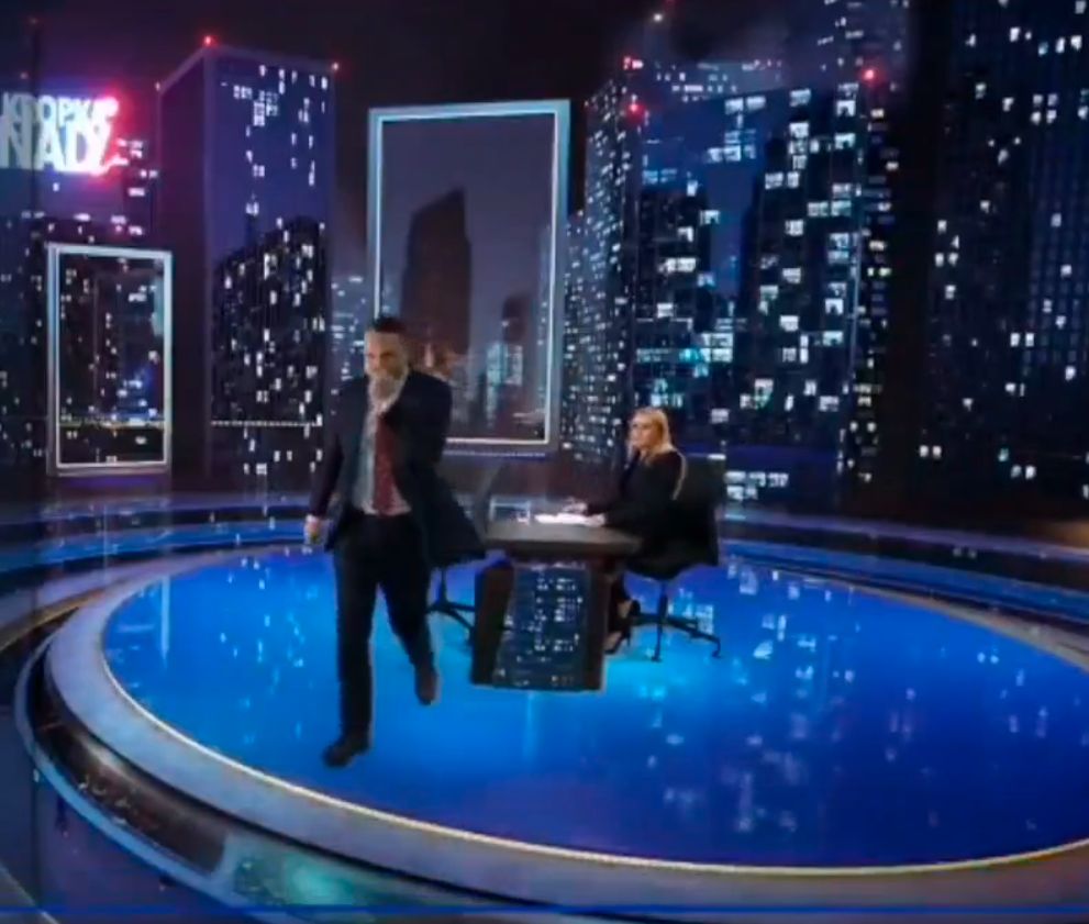 Radosław Sikorski opuścił studio "Kropki nad i"