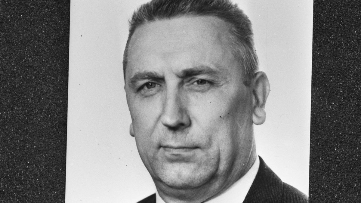 Polacy chętnie odwiedzają grób Edwarda Gierka