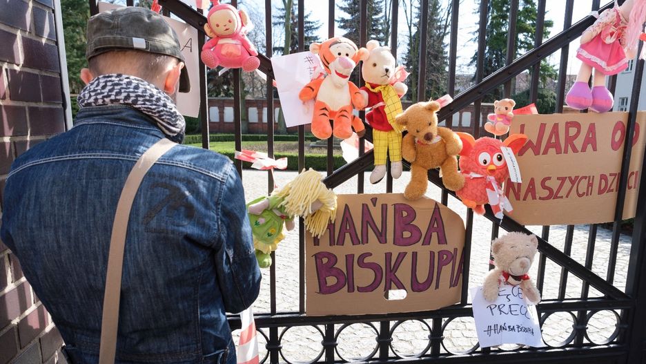 Pedofilia w kościele. Uruchomienie telefonu zaufania przyniosło nowe relacje pokrzywdzonych