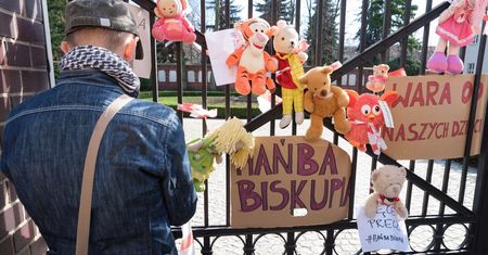 Najstarsza ofiara molestowania w polskim Kościele ma dziś 82 lata. Dopiero teraz odważyła się mówić