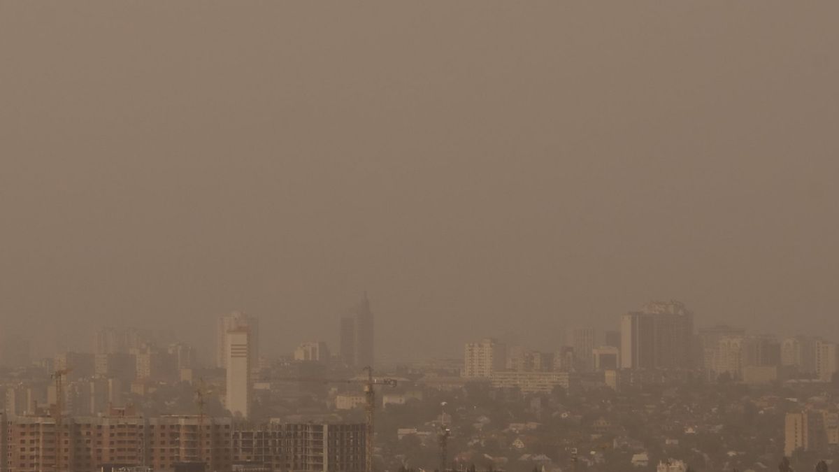 Nad Kijowem przeszła ogromna burza piaskowa