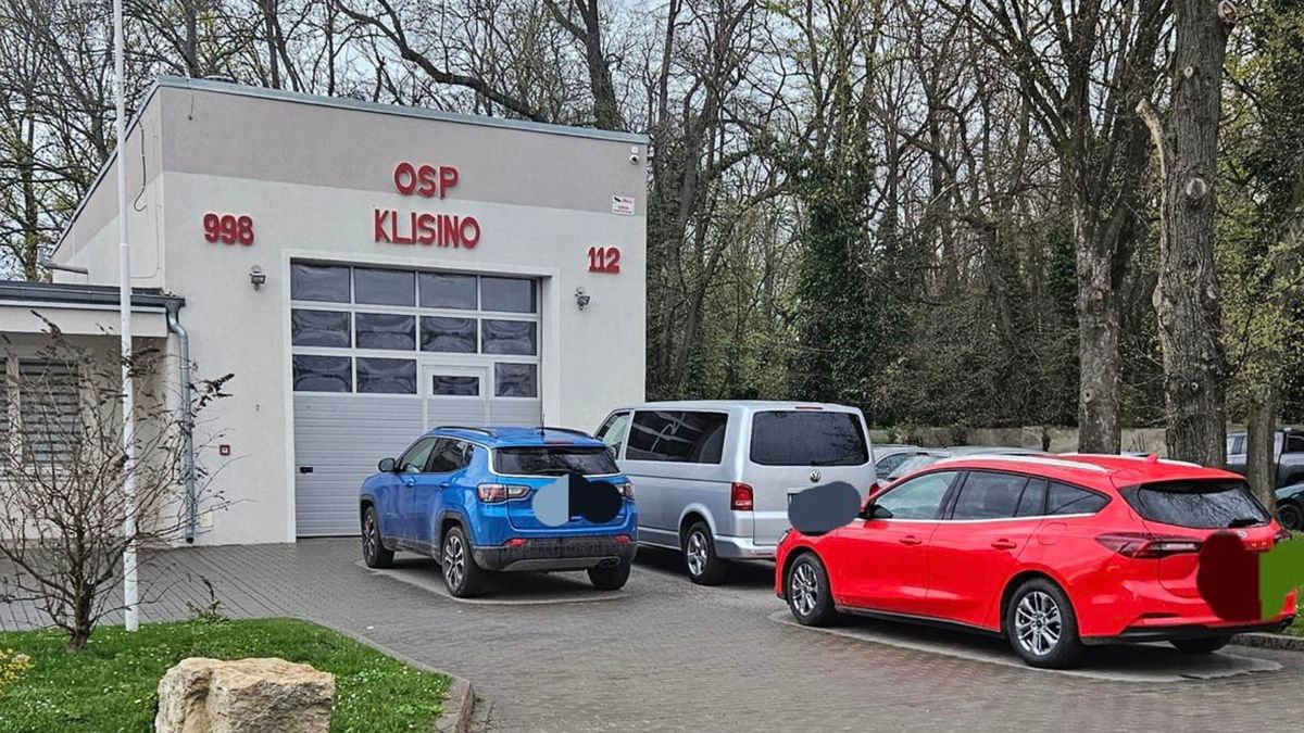 Tak zaparkowali pod remizą