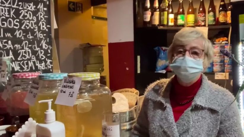 Warszawa. Ratujcie bar kawowy Piotruś - apeluja sympatycy miejsca. Istnieje ono od 1968 roku, a pani Irenka prowadzi lokal od 36 lat i jest tu codziennie