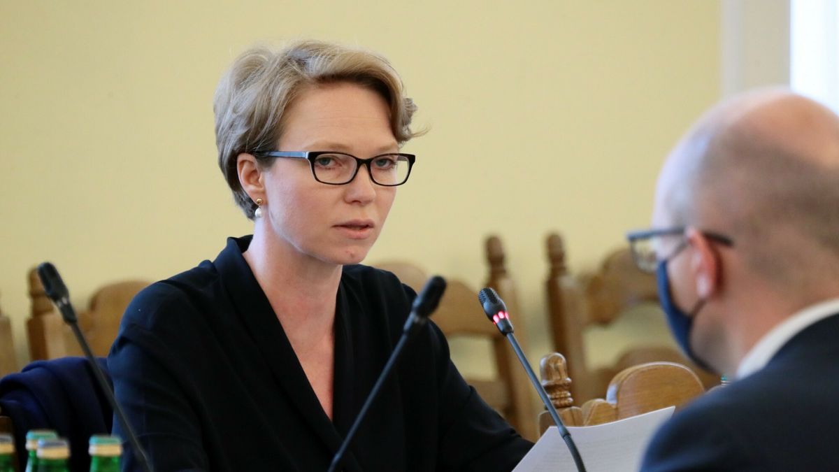 Na zdjęciu wiceprezes NBP Marta Kightley w trkacie posiedzenia sejmowej Komisji Finansów Publicznych