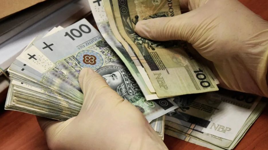 Uwierzył w spadek po wujku zza granicy. 