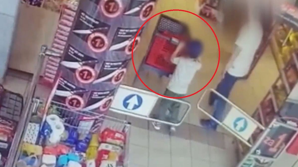 4-latek uciekł z przedszkola i poszedł na zakupy. To znalazło się w jego koszyku