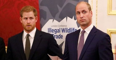 Książę William i Harry ROZMAWIALI PRZEZ 2 GODZINY po pogrzebie dziadka: "Tego życzyłby sobie Filip"