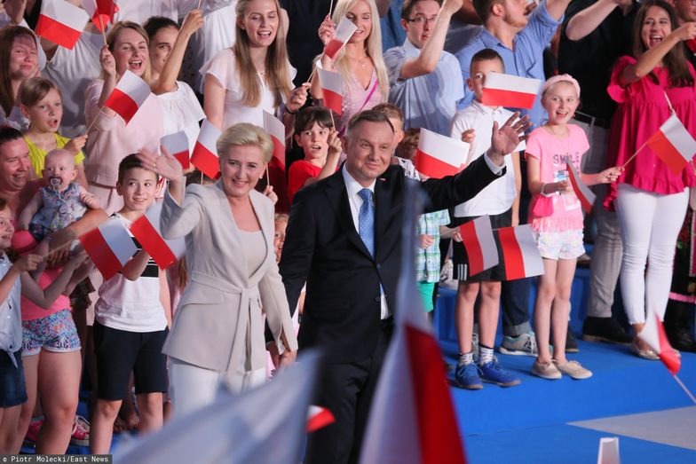 Andrzej Duda wygrał wybory prezydenckie. Do drugiej tury wszedł również Rafał Trzaskowski