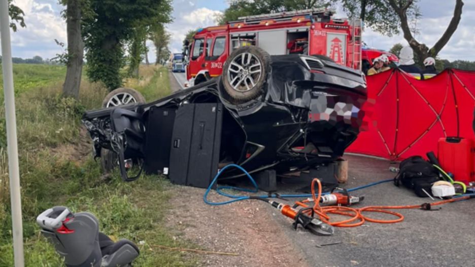 W tragicznym wypadku zginął kierowca, troje pasażerów trafiło do szpitala
