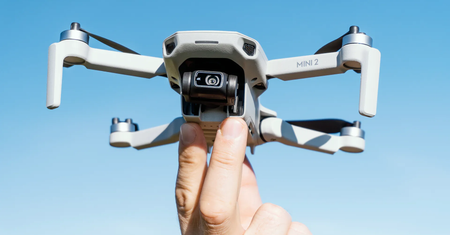 DJI Mini 2 ma problemy z baterią. Mogą one prowadzić do trwałych uszkodzeń
