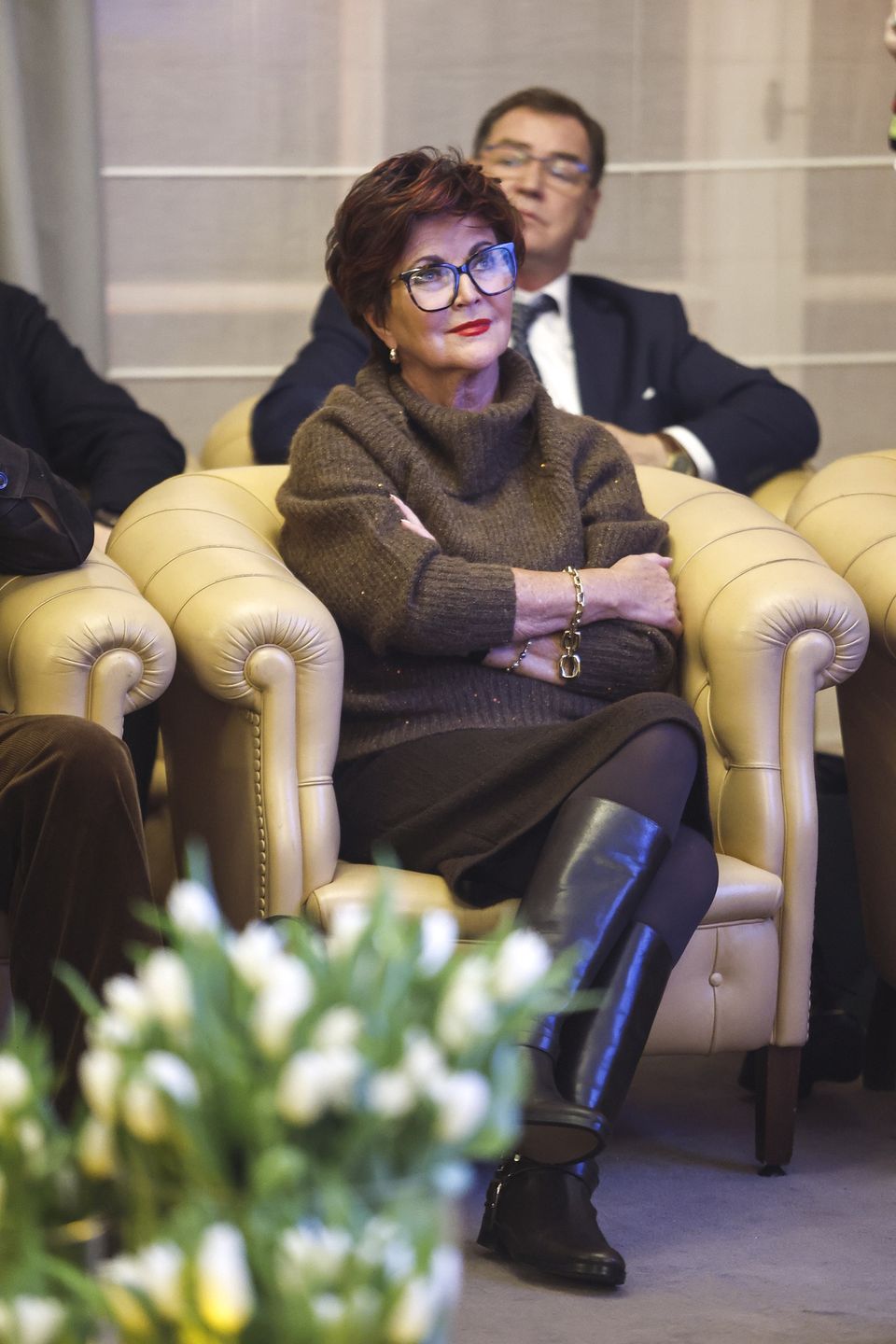 Jolanta Kwaśniewska w dzianinowej stylizacji z kozakami