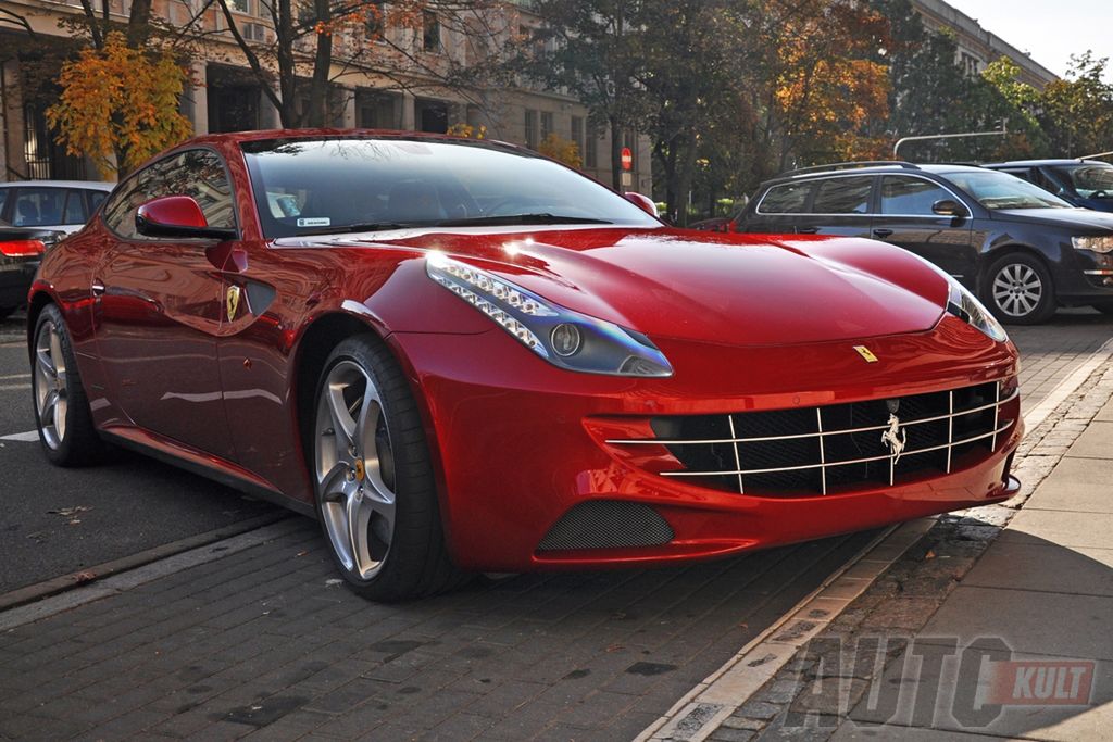 Ferrari FF w Warszawie (fot. Michał Grabowski)