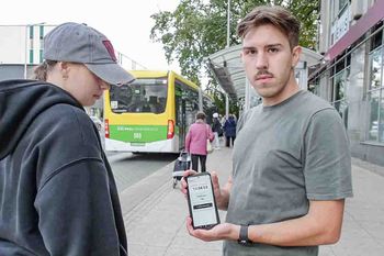 Zielona Góra: Świetna robota studentów Uniwersytetu. Aplikacja dla osób niewidomych pomocna na przystankach autobusowych