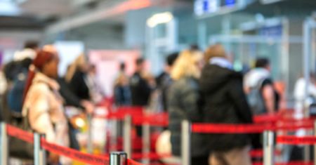 Podrobione dokumenty i fałszywe nazwisko. Wpadli na Okęciu