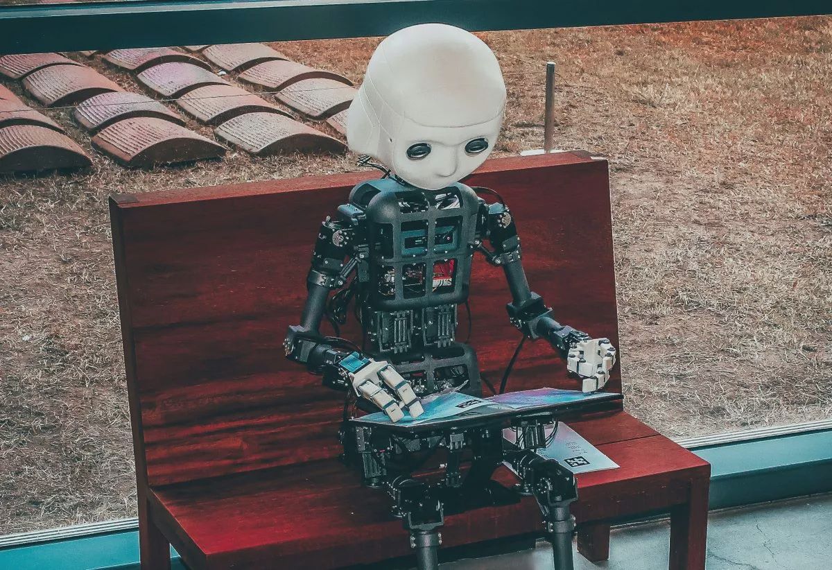 Dyrektorzy marketingu zwiększają inwestycje w sztuczną inteligencję