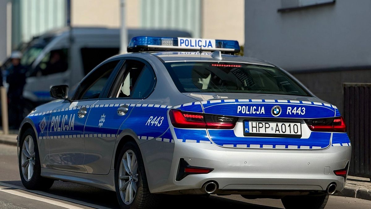 Katowice: Mężczyzna przyszedł z nożami pod uczelnię