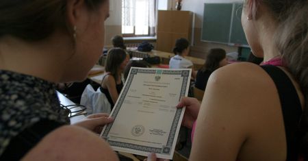 Świadectwa maturalne. Kiedy absolwenci otrzymają oficjalne wyniki egzaminów?